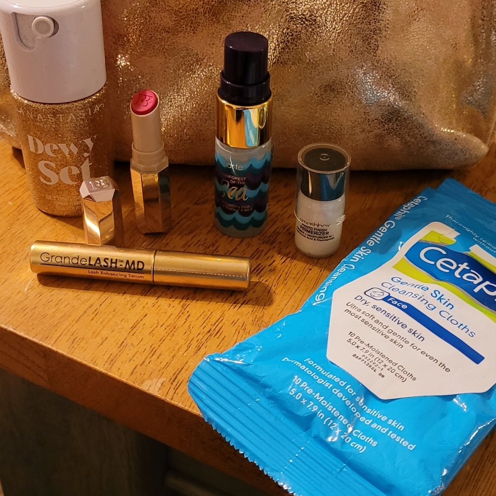 Makeup bundle with makeup bag